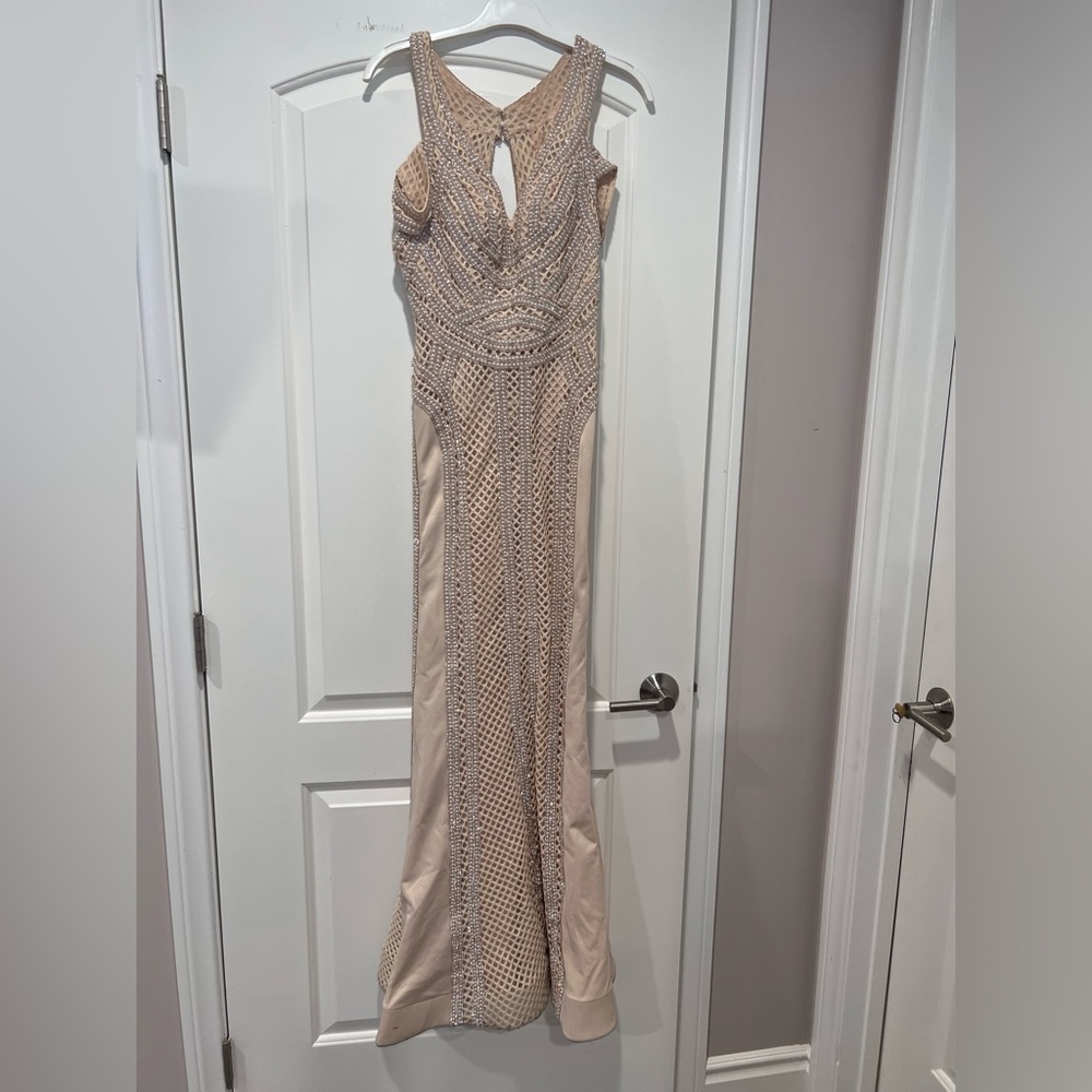 Royal Queen Collection Beaded Embroidery Pearls Fish Net Evening Gown Size 8